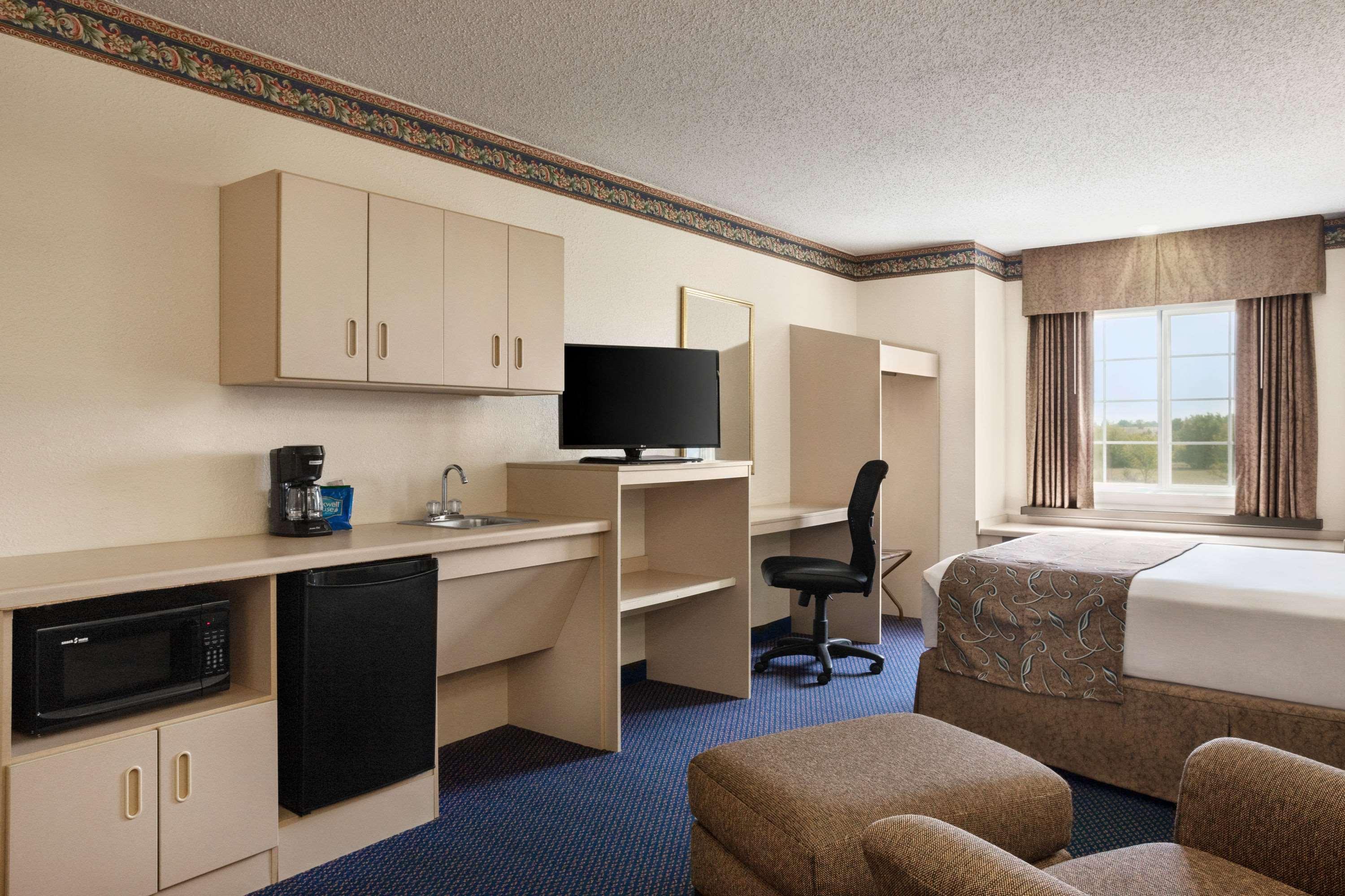 Travelodge By Wyndham Fort Scott Εξωτερικό φωτογραφία