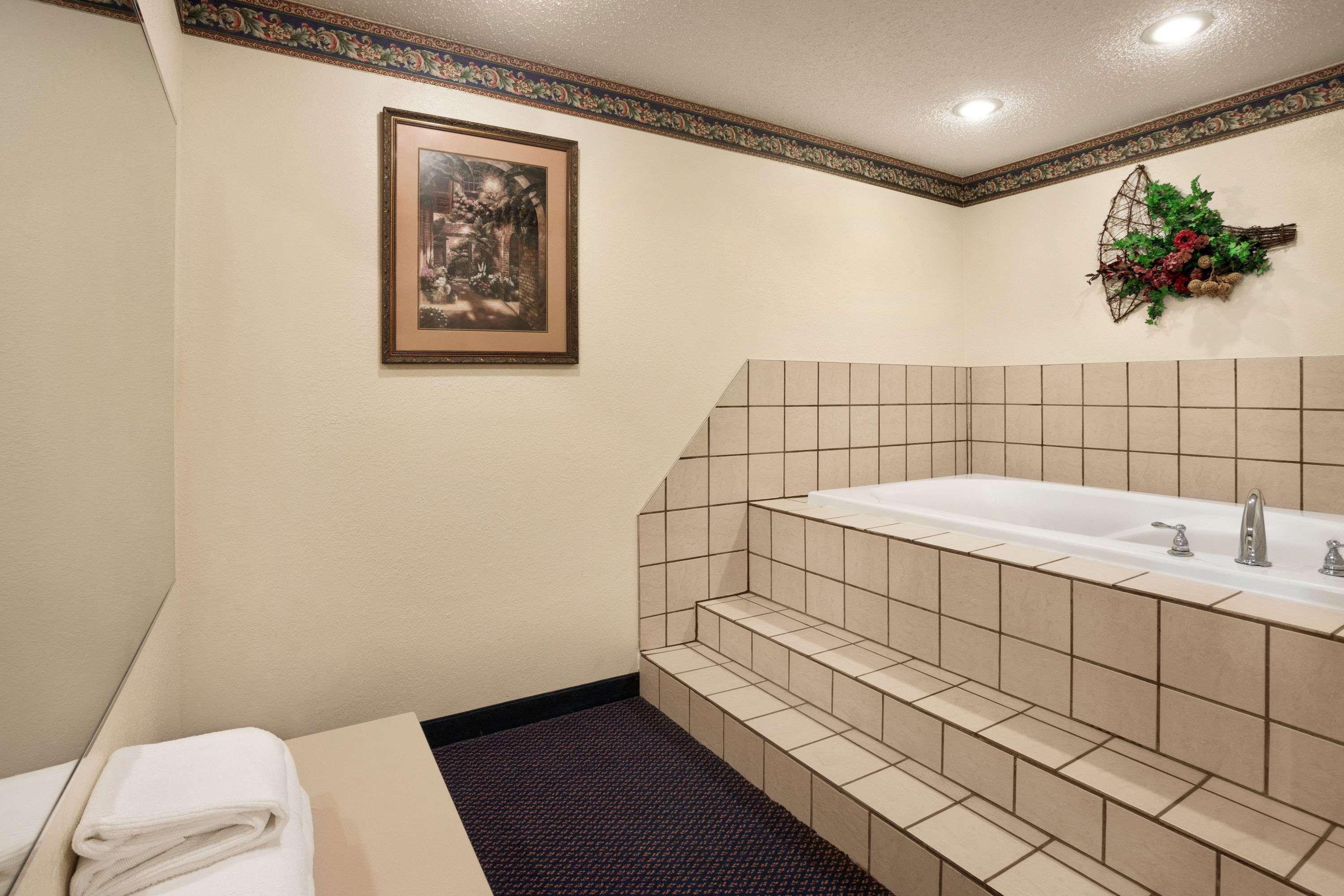 Travelodge By Wyndham Fort Scott Εξωτερικό φωτογραφία