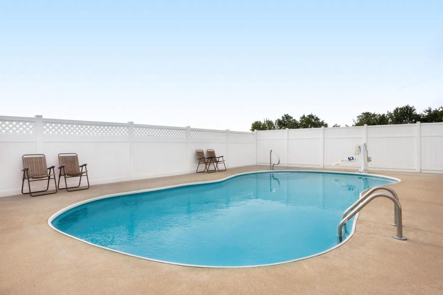 Travelodge By Wyndham Fort Scott Εξωτερικό φωτογραφία