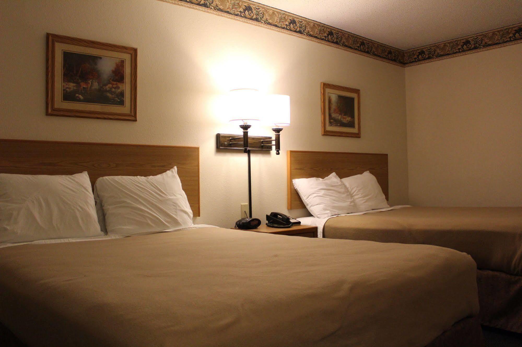 Travelodge By Wyndham Fort Scott Εξωτερικό φωτογραφία