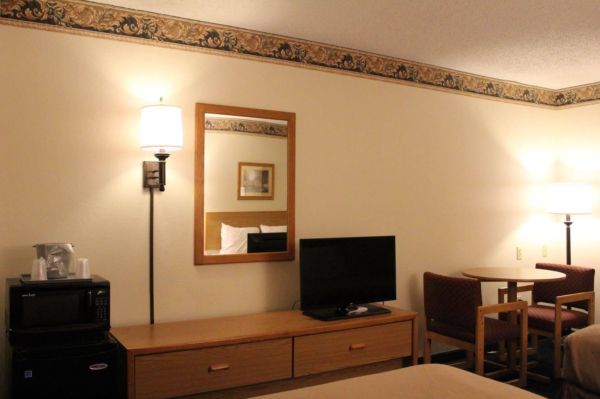 Travelodge By Wyndham Fort Scott Εξωτερικό φωτογραφία