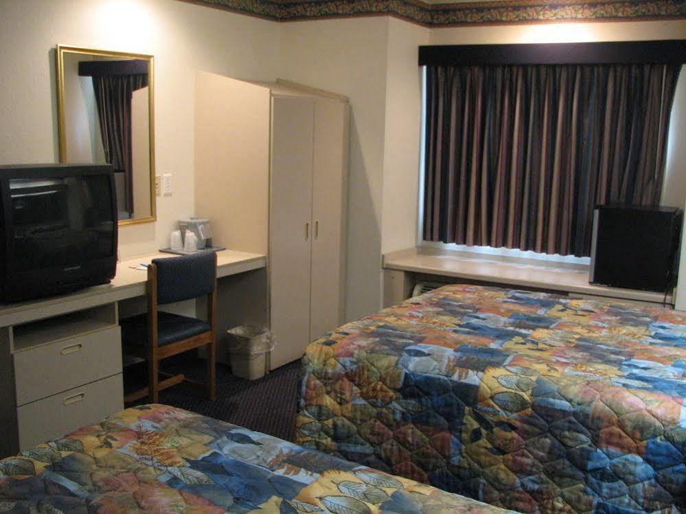 Travelodge By Wyndham Fort Scott Εξωτερικό φωτογραφία