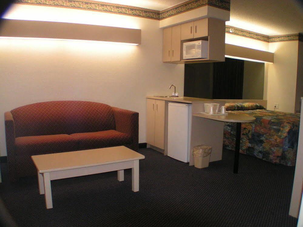 Travelodge By Wyndham Fort Scott Εξωτερικό φωτογραφία