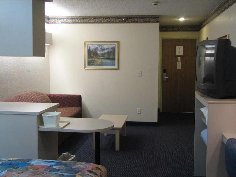 Travelodge By Wyndham Fort Scott Εξωτερικό φωτογραφία