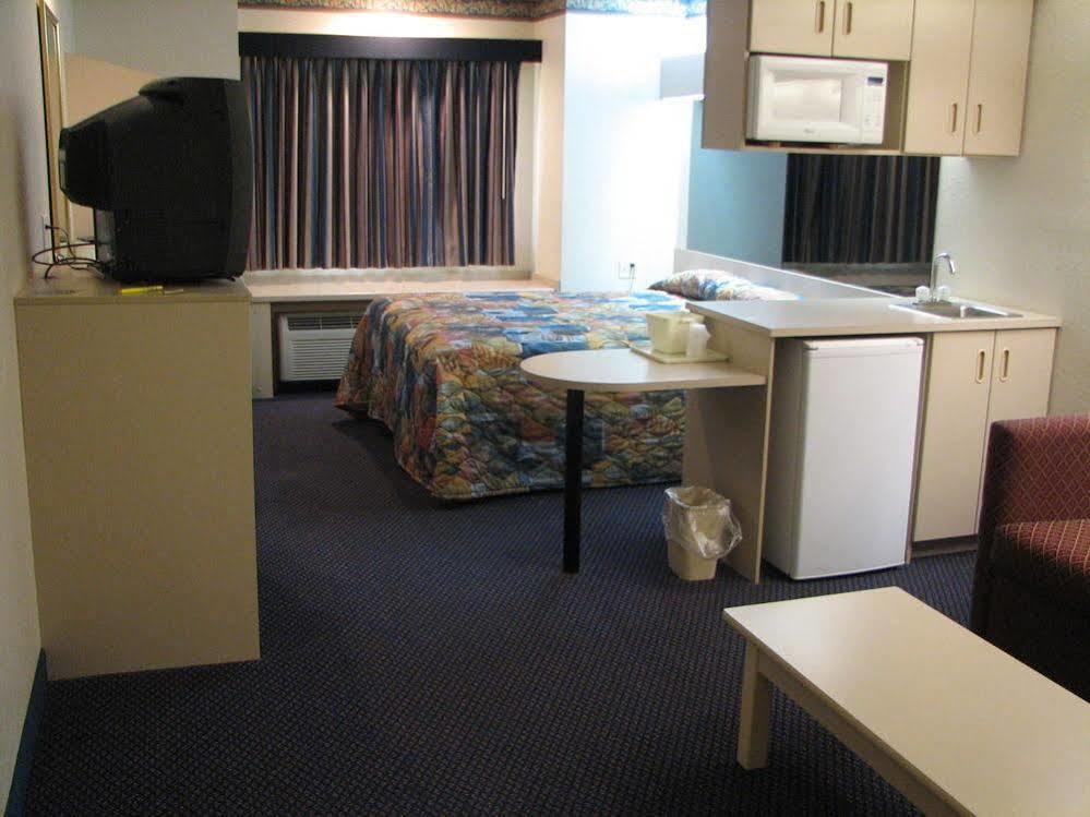 Travelodge By Wyndham Fort Scott Εξωτερικό φωτογραφία