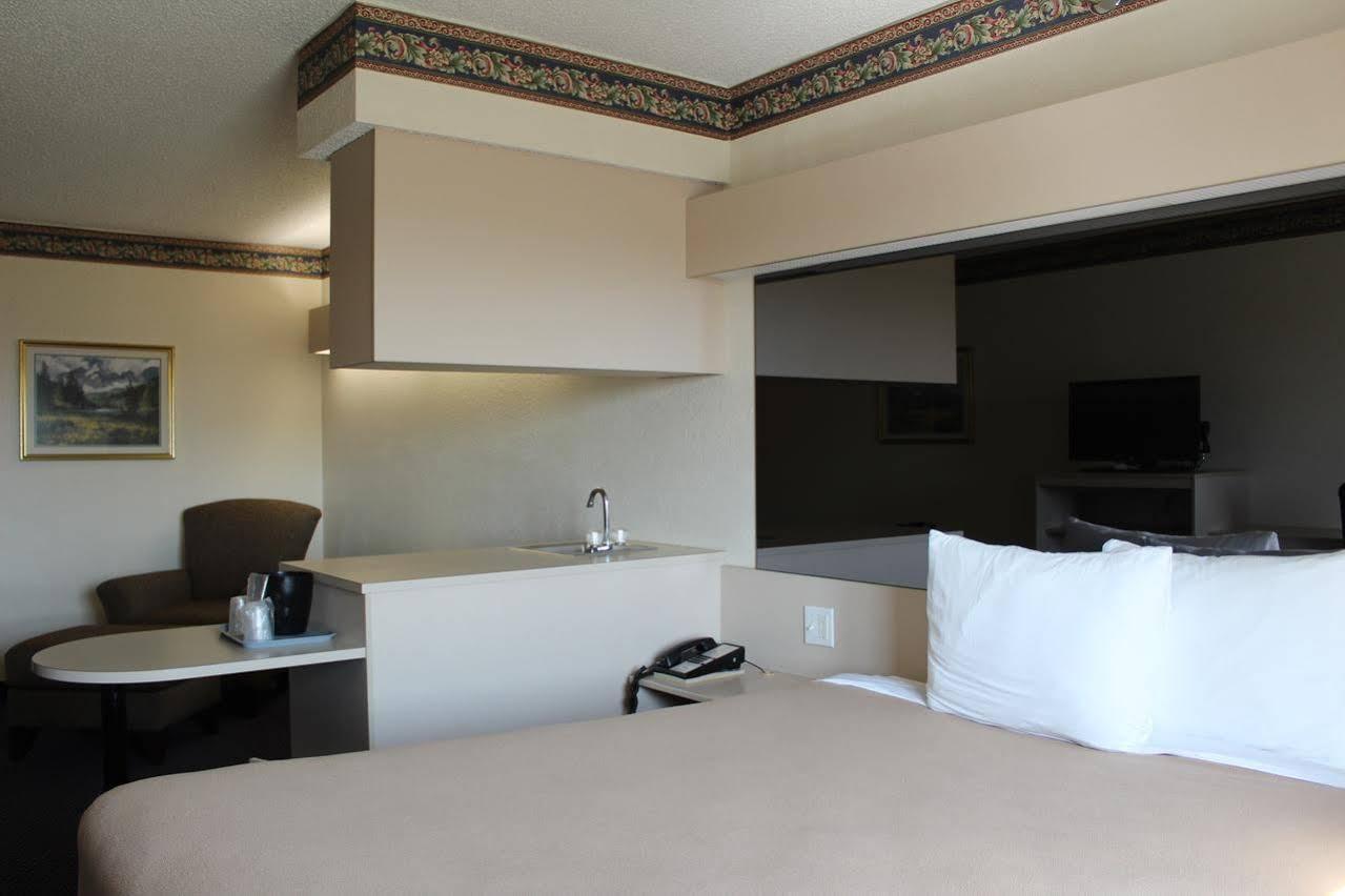 Travelodge By Wyndham Fort Scott Εξωτερικό φωτογραφία
