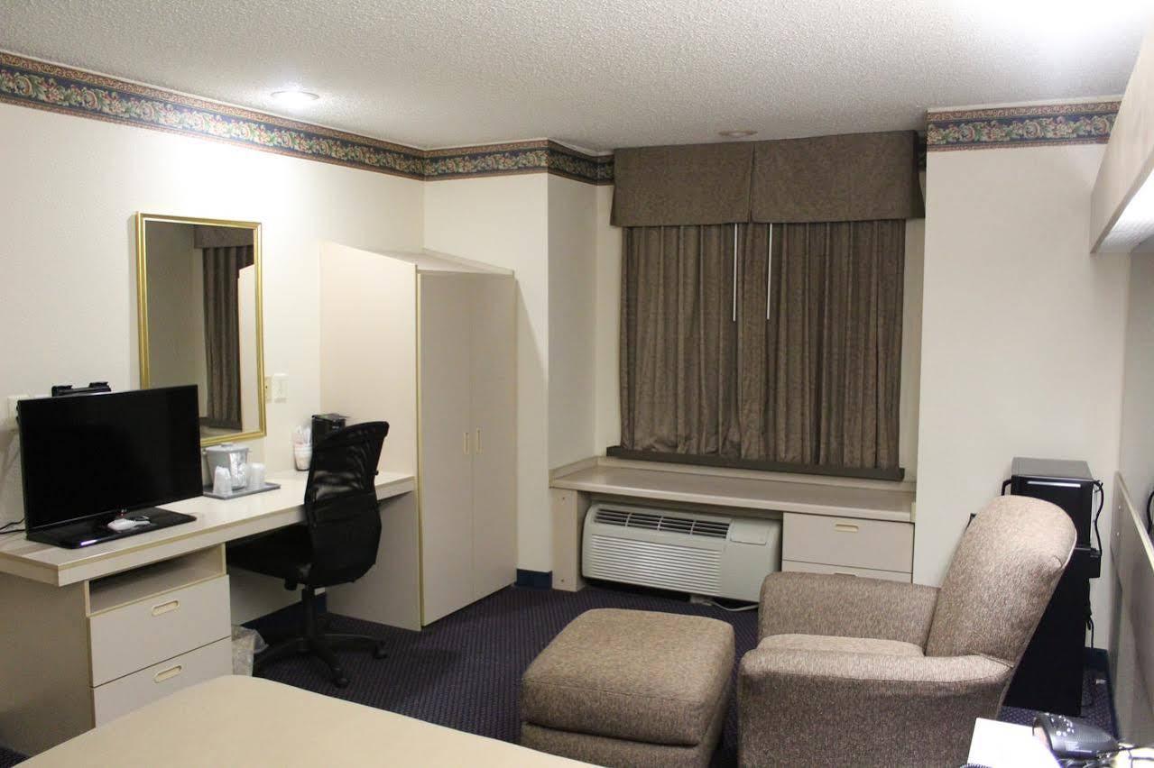 Travelodge By Wyndham Fort Scott Εξωτερικό φωτογραφία