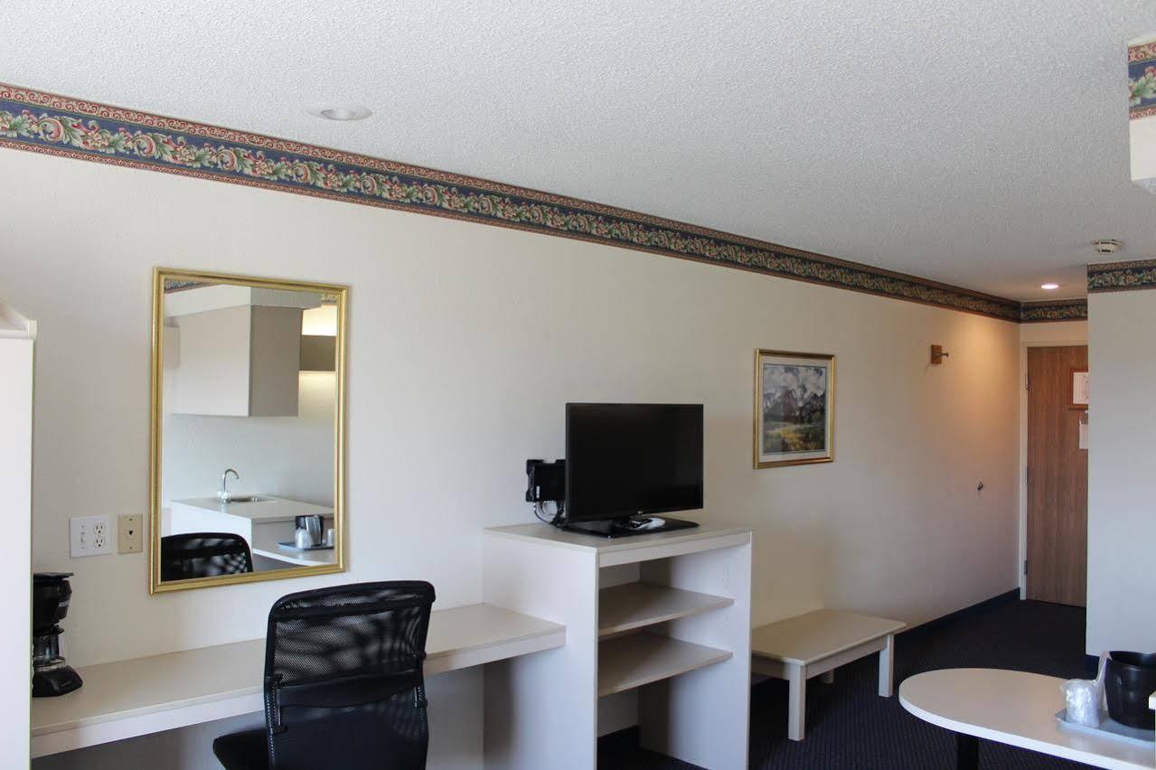 Travelodge By Wyndham Fort Scott Εξωτερικό φωτογραφία
