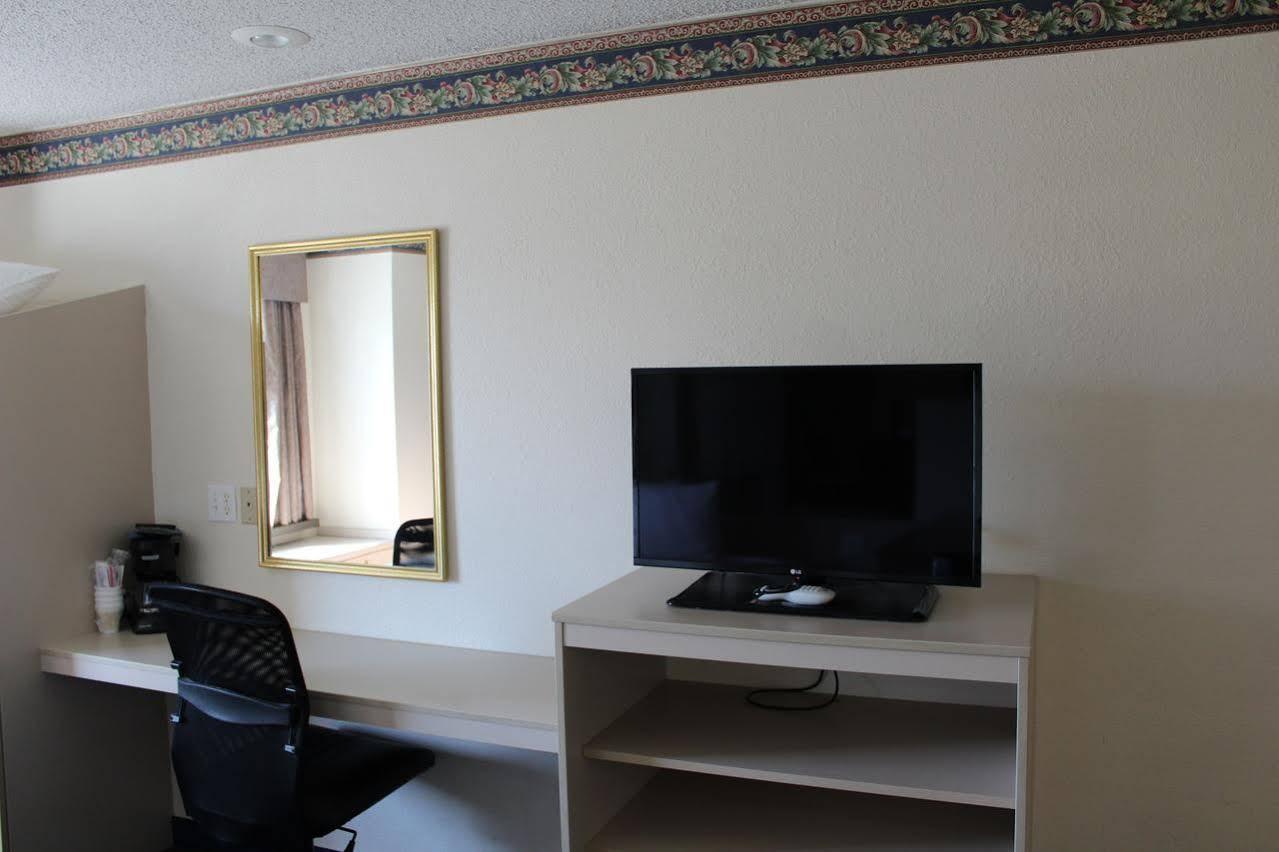 Travelodge By Wyndham Fort Scott Εξωτερικό φωτογραφία