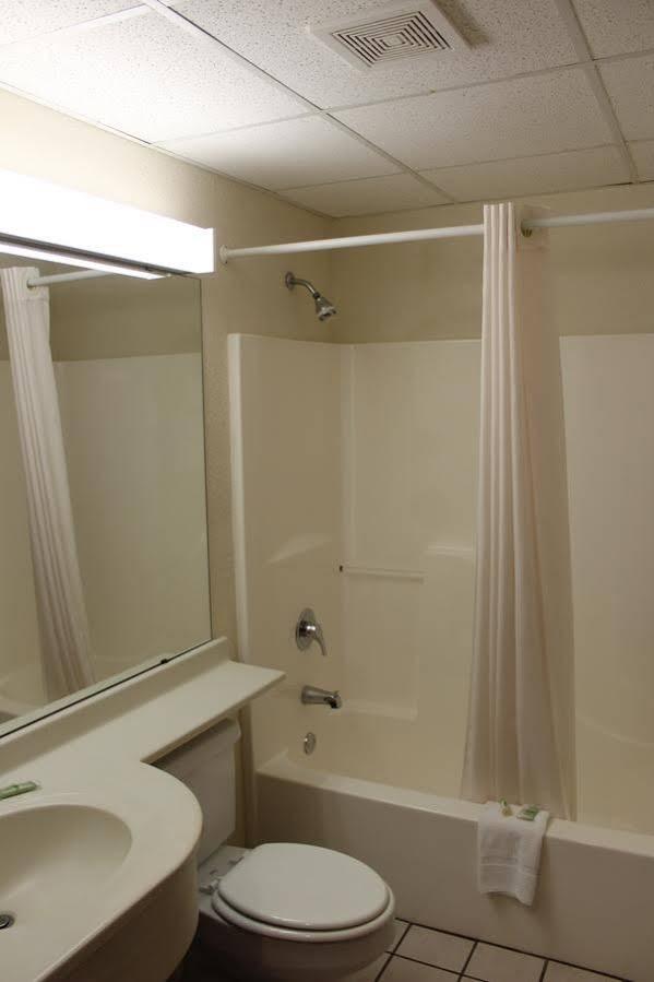 Travelodge By Wyndham Fort Scott Εξωτερικό φωτογραφία